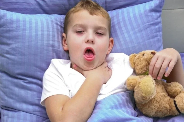 Trẻ ho nhiều về đêm nhưng không sốt nguyên nhân, cách giảm ho hiệu quả